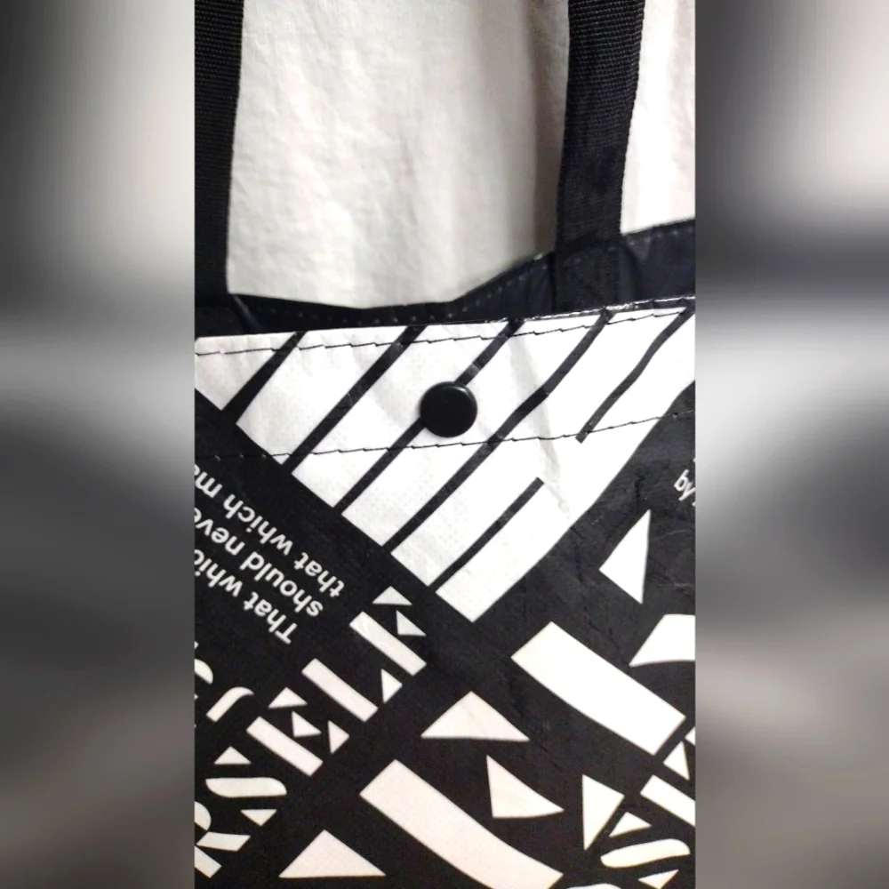 Lululemon Snap bag - Picture 3 of 9